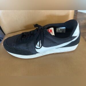 Nike Women’s Black and White Casual Sneakers